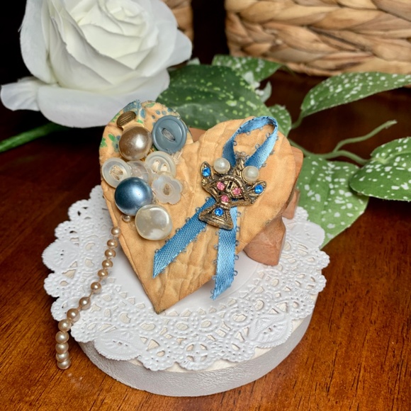 Vintage Brooches, Hummel & Hantiques, Lot of 3 - Picture 3 of 16